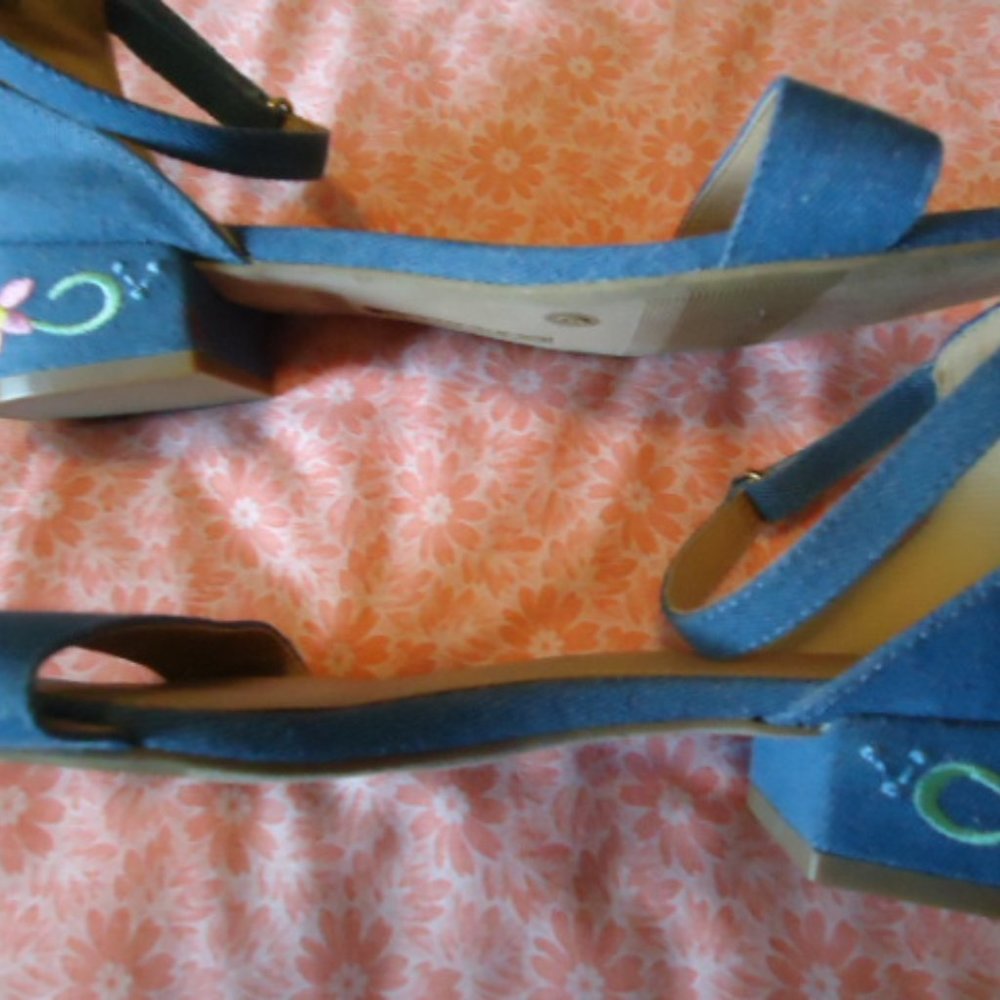 American Eagle NEW floral sandal w/ankle strap ladies sz 9 or girls 6 - Picture 3 of 7